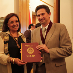 С высоким званием Сергея Емельянова поздравила посол Республики Перу в России Марта Толедо-Окампо Уренья