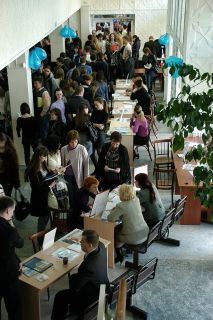 Ярмарка вакансий помогает выпускникам ЮЗГУ быстро найти работу Ярмарка вакансий помогает выпускникам ЮЗГУ быстро найти работу