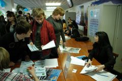 Центр трудоустройства выпускников регулярно проводит маркетинговые исследования рынка труда, «круглые столы», семинары и, конечно, ярмарки вакансий Центр трудоустройства выпускников регулярно проводит маркетинговые исследования рынка труда, «круглые столы», семинары и, конечно, ярмарки вакансий