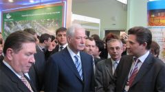 Борис Грызлов внимательно ознакомился с социальным проектом ЮЗГУ, который представляли губернатор Александр Михайлов и ректор Сергей Емельянов Борис Грызлов внимательно ознакомился с социальным проектом ЮЗГУ, который представляли губернатор Александр Михайлов и ректор Сергей Емельянов