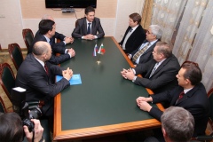 Ректор ЮЗГУ Сергей Емельянов и декан машиностроительного факультета Технического университета – София Любомир Димитров обсудили перспективы дальнейшего сотрудничества Ректор ЮЗГУ Сергей Емельянов и декан машиностроительного факультета Технического университета – София Любомир Димитров обсудили перспективы дальнейшего сотрудничества