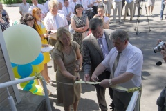 Право перерезать символическую ленту предоставили Юлии Басовой и Александру Демину Право перерезать символическую ленту предоставили Юлии Басовой и Александру Демину