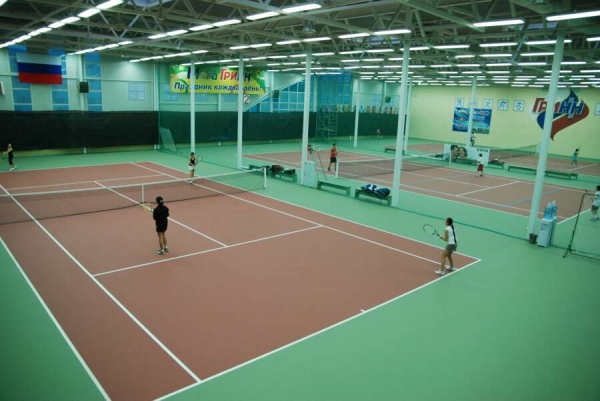 В Спортивном центре «ГРИНН» имеется 3 поля для игры в большой теннис, баскетбол, волейбол и мини-футбол