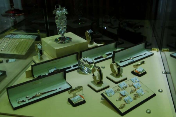 Разнообразные ювелирные украшения из серебра и золота от «Империала» в Курске позволяют продемонстрировать свою успешность, подчеркнуть умение показать себя в обществе и наличие хорошего вкуса