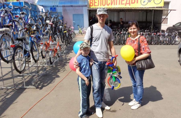 Обладательницей трехколесного «байка» от компании «ВелоДом», стала курянка Елена Гучик Обладательницей трехколесного «байка» от компании «ВелоДом», стала курянка Елена Гучик