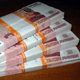 Житель Курска после визита знакомого лишился 185 тысяч рублей