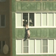 В Курске парень висел вниз головой с балкона 8-го этажа