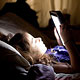 У людей, которые читают перед сном книги на планшете, может начаться бессонница
