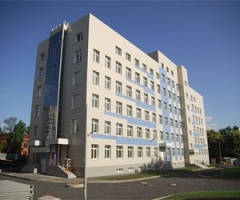 Мощность новой поликлиники почти в 3,5 раза больше, чем старой, и рассчитана на 600 посещений в сутки Мощность новой поликлиники почти в 3,5 раза больше, чем старой, и рассчитана на 600 посещений в сутки