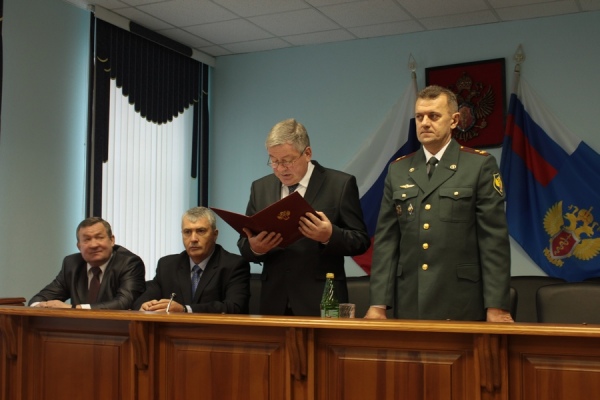 Руководить управлением наркоконтроля по Курской области будет полковник Александр Широкожухов (справа) Руководить управлением наркоконтроля по Курской области будет полковник Александр Широкожухов (справа)