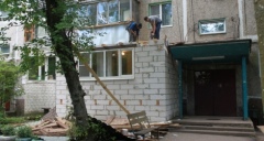 Снос самовольной пристройки фиксировали на фотокамеру Снос самовольной пристройки фиксировали на фотокамеру