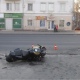 В центре Курска мотоциклист сломал позвоночник, влетев в «Ниву»