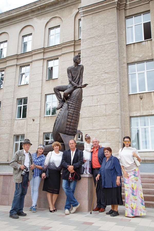 В День Знаний возле курской сельхозакадемии открыли памятник студентам