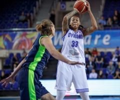 Первый в этом сезоне матч за Курск провела чемпионка WNBA-2015 Сеймон Огастус Первый в этом сезоне матч за Курск провела чемпионка WNBA-2015 Сеймон Огастус