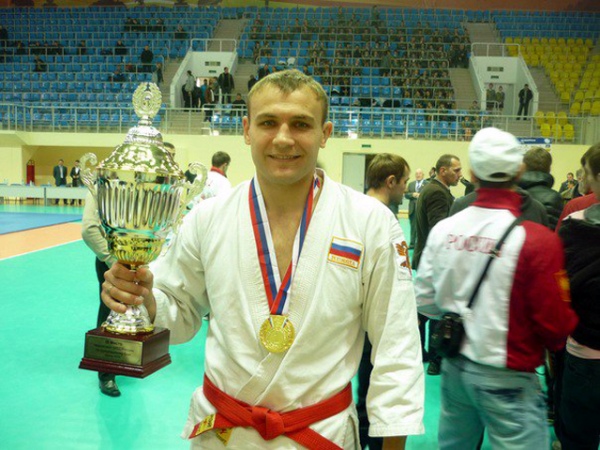 Чемпион ЦФО по рукопашному бою Виталий Дериглазов Чемпион ЦФО по рукопашному бою Виталий Дериглазов