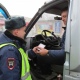 В Курске сотрудники ГИБДД раздали пешеходам светоотражатели
