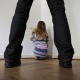 Курянина обвиняют в сексуальном насилии над 6-летней дочерью и 11-летней падчерицей