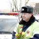 Курск. В честь 8 Марта гаишники дарят автоледи цветы