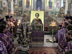 Икону великомученика и целителя Пантелеимона привозят в Курск по время Великого поста с 2012 года Икону великомученика и целителя Пантелеимона привозят в Курск по время Великого поста с 2012 года