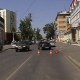 В центре Курска 21-летний парень на «Мазде», выезжая со двора, сбил женщину