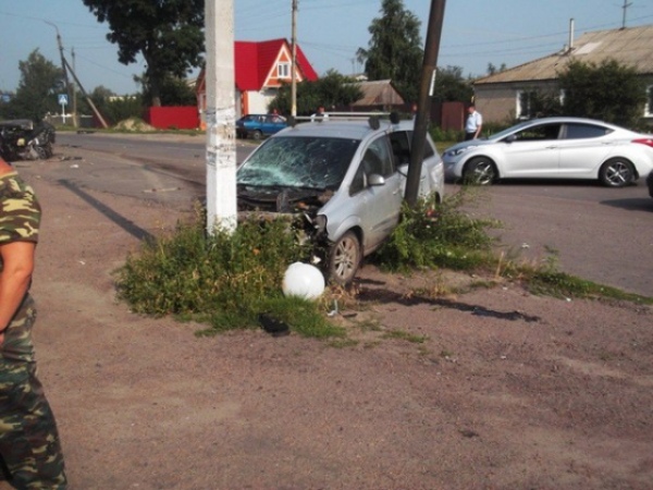 Водитель «Опеля» после аварии пытался скрыться, бросив свой автомобиль, но был задержан местными жителями Водитель «Опеля» после аварии пытался скрыться, бросив свой автомобиль, но был задержан местными жителями