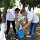Молодые куряне приводят в порядок могилы фронтовиков