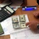 Курянин пытался 200 долларами откупиться от полицейского за марихуану