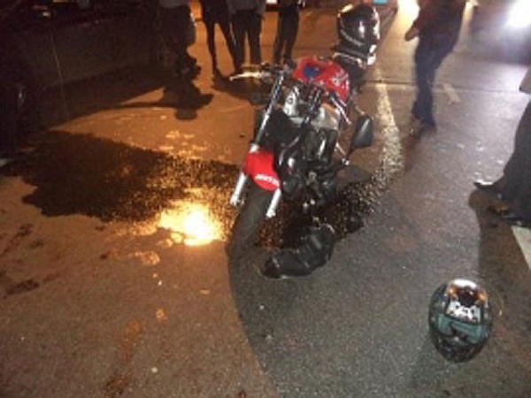 В центре Курска в столкновении с иномаркой пострадали 17-летний мотоциклист и его пассажирка
