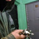 Курянина подозревают в серии квартирных краж