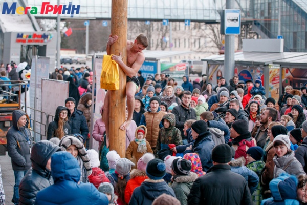 Широкую Масленицу куряне с размахом отметили на площади перед Мегакомплексом Широкую Масленицу куряне с размахом отметили на площади перед Мегакомплексом