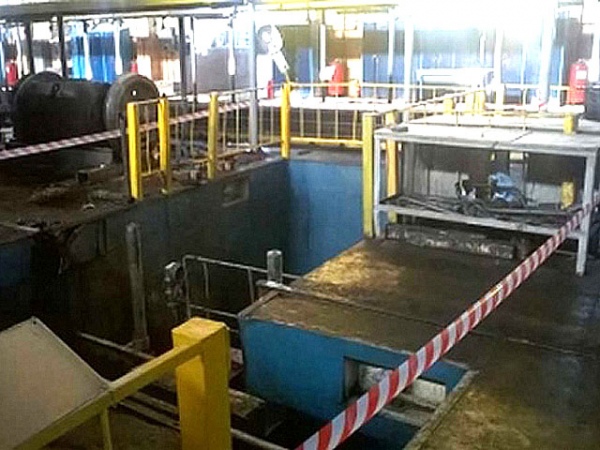 Куряне получили ожоги в одном из цехов локомотивного депо во время отмывки стен скатоприемника и скатоподъемного механизма от мазута. В работе они использовали очищенный бензин Куряне получили ожоги в одном из цехов локомотивного депо во время отмывки стен скатоприемника и скатоподъемного механизма от мазута. В работе они использовали очищенный бензин