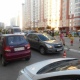 Курск. Автомобиль во дворе сбил бежавшего на детскую площадку 6-летнего мальчика