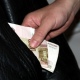 Житель Курска угощал гостей кафе за деньги, украденные у посетителя другого бара