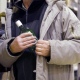 Курянин выносил из супремаркета дорогой алкоголь, продавал его и покупал наркотики
