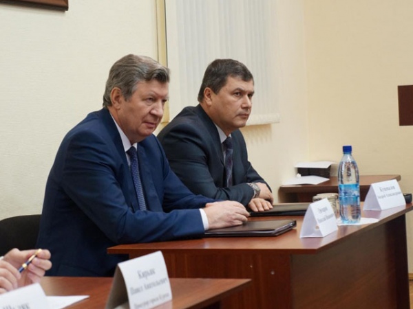 Претендентов на пост главы Курска было двое. Это действующий мэр Николай Овчаров и председатель комитета по труду и занятости Курской области Андрей Куцевалов Претендентов на пост главы Курска было двое. Это действующий мэр Николай Овчаров и председатель комитета по труду и занятости Курской области Андрей Куцевалов