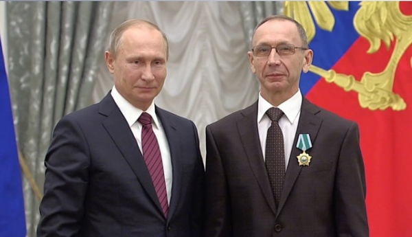 Президент наградил орденом Дружбы курского тренера по фехтованию