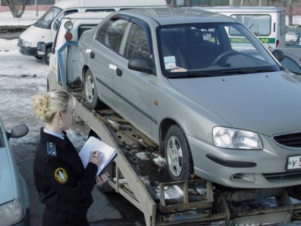 За день судебные приставы арестовали 15 автомобилей. С должников взыскано задолженности на общую сумму 321 тысяча рублей За день судебные приставы арестовали 15 автомобилей. С должников взыскано задолженности на общую сумму 321 тысяча рублей