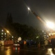 В Курске под дождем установили главную городскую елку