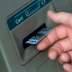 Курская полиция разыскивает мужчину, укравшего с банковской карты деньги (ВИДЕО)