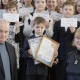 Курского первоклассника наградили за помощь пожарным