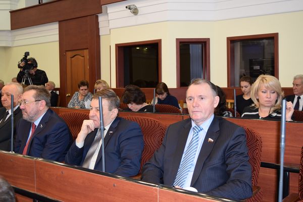 Курским депутатам запретили оскорбления и грубые слова