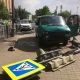 В центре Курска микроавтобус снес светофор и вылетел на тротуар