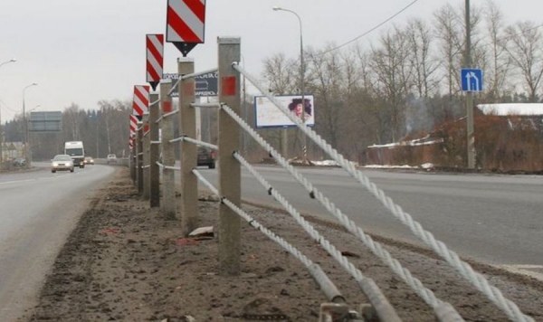 Куряне пытались украсть дорожное ограждение