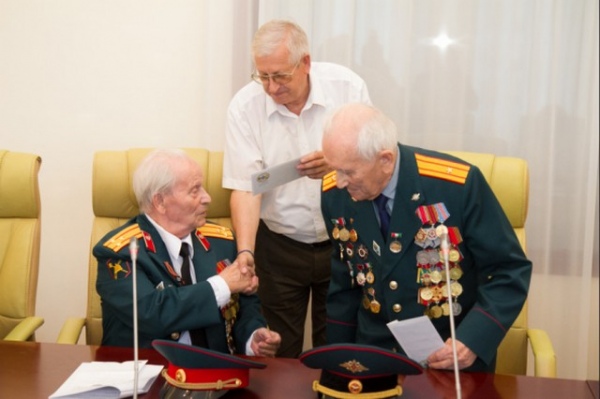На праздник едут из Новосибирска участники Курской битвы Петр Горьковский и Александр Петлин На праздник едут из Новосибирска участники Курской битвы Петр Горьковский и Александр Петлин