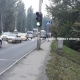 Курск. В районе ПЛК машина улетела с дороги, врезалась в столб и оказалась в кустах