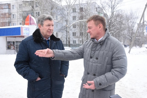 Улицы Курска Роман Старовойт инспектировал вместе с мэром Николаем Овчаровым Улицы Курска Роман Старовойт инспектировал вместе с мэром Николаем Овчаровым
