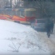 В Курске трамваи вытаскивают застрявшие в снегу автомобили