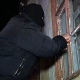 В Курске рецидивист обчистил частный дом через окно