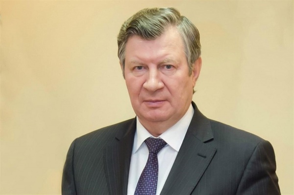 У Николая Овчарова два высших образования У Николая Овчарова два высших образования