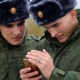 Путин запретил военным пользоваться смартфонами